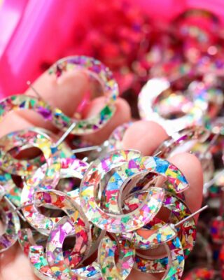 Endlich online - die limitierten celebrations Ohrringe sind endlich eingetroffen und können ab jetzt online bestellt werden 🌟💖 #newin #christmasjewelry #wunderbabe